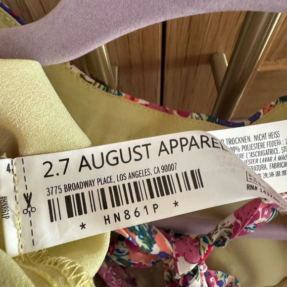 2.7 AUGUST APPAREL Floral Multicolor romper - Picture 2 of 3